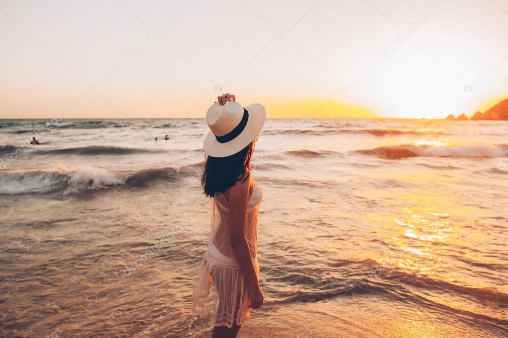 Woman walks along beautiful seashore — Stock Photo © Photo_life ...